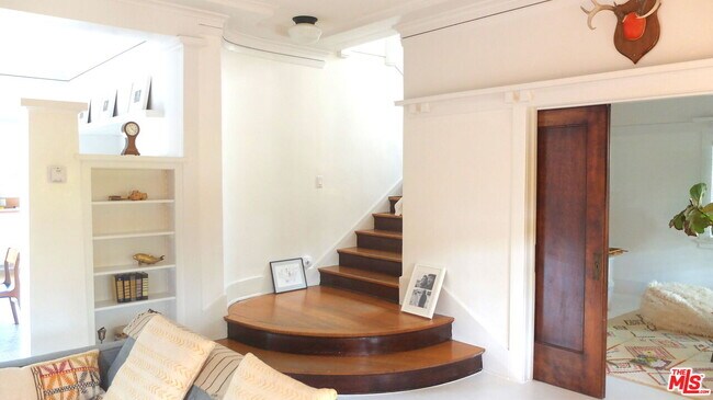 Foto del edificio - 2417 Walgrove Ave