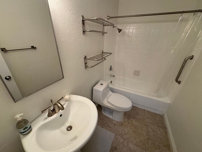 Building Photo - Fully Furnished Ground-Floor Condo with Po...