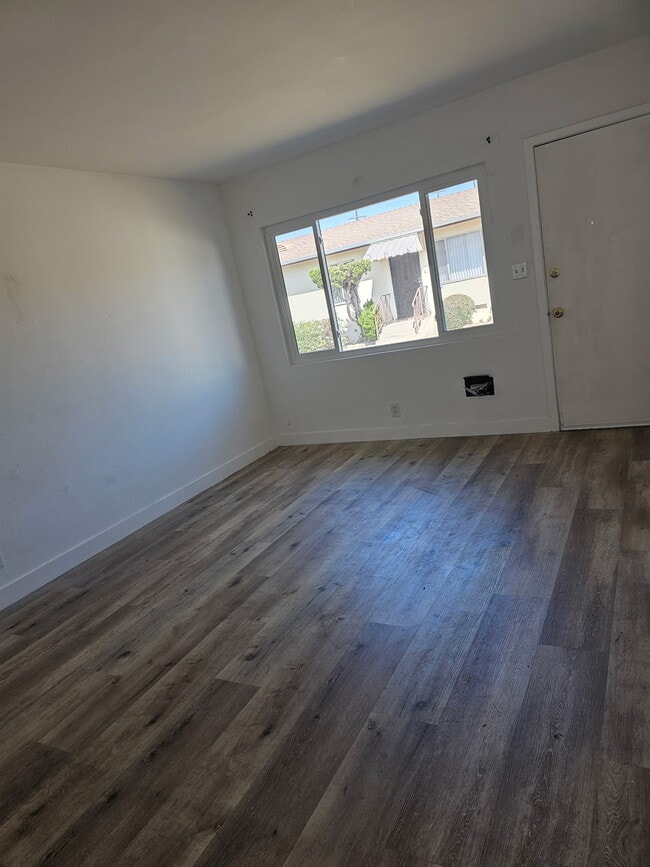 Building Photo - 2218 W Imperial Hwy