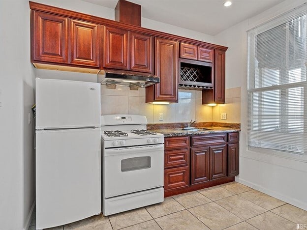 Large Kitchen - 325 Castro St