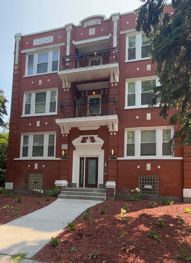 Building Photo - 651 E Groveland Park