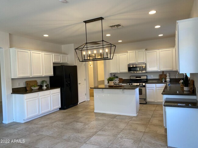 Building Photo - 6857 S Birdie Way