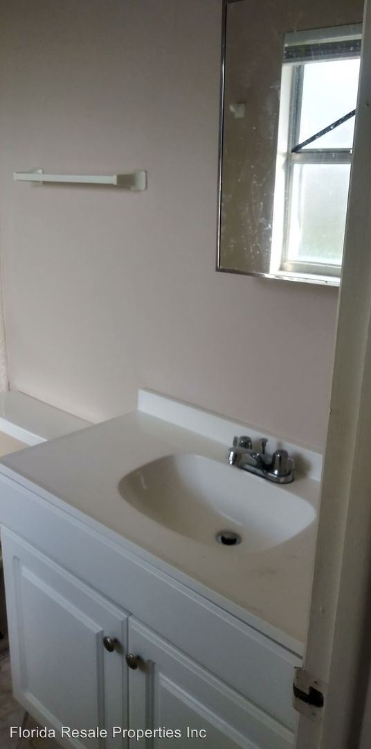 Foto del edificio - 605 SE 13th Terrace