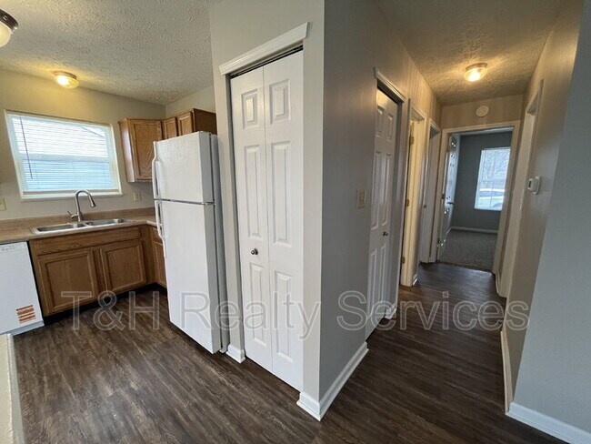 Building Photo - 699 Jack Pine Dr