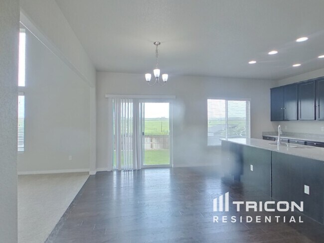 Foto del edificio - 10734 Ridgepole Dr