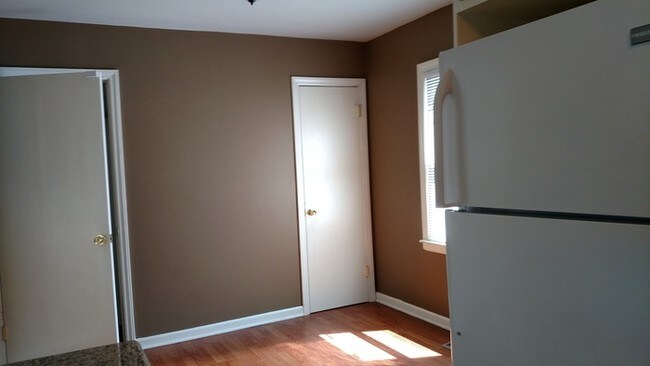 Foto del edificio - 2 Bedroom & 1 Bath Available Now!