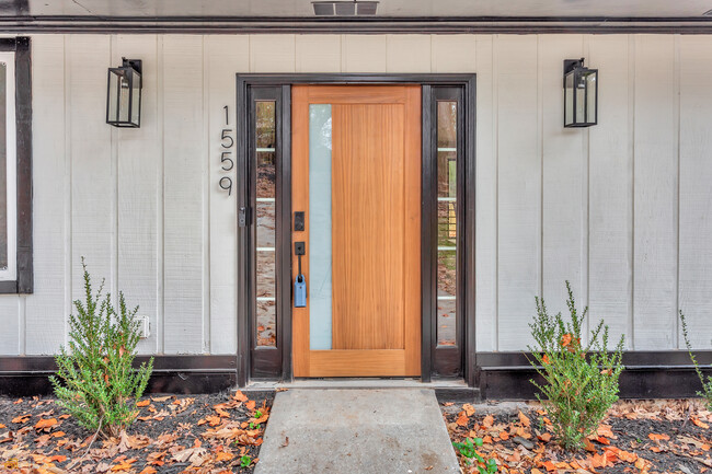 Building Photo - 1559 Delia Dr