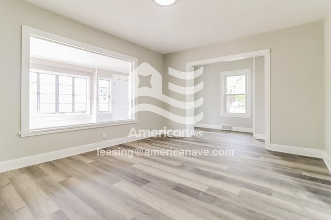 Building Photo - 337 George St