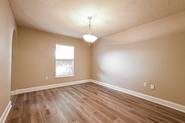 Foto del edificio - 4785 Willamette Cir