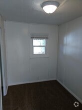 Building Photo - 826 Queens Dr