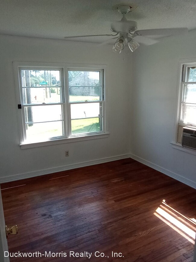 Building Photo - 3 br, 1 bath House - 2610 Greensboro Avenue