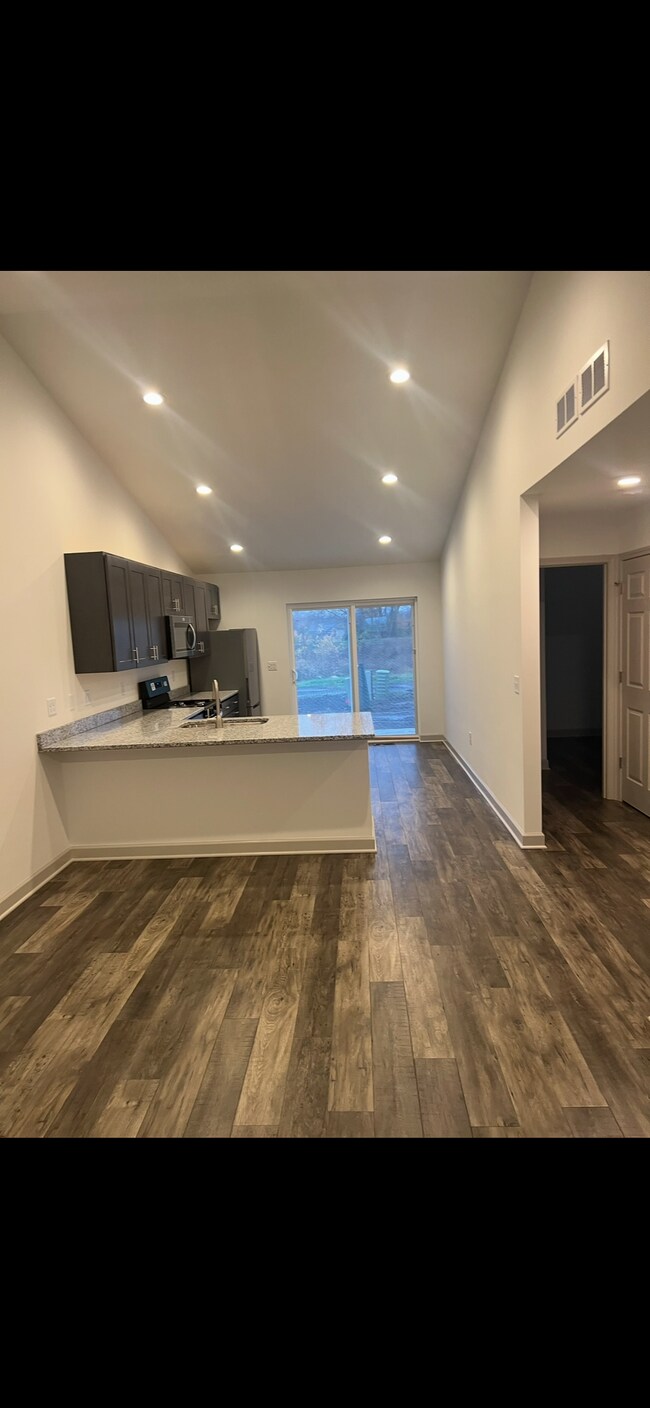 Foto del edificio - 465 Stewart Ct