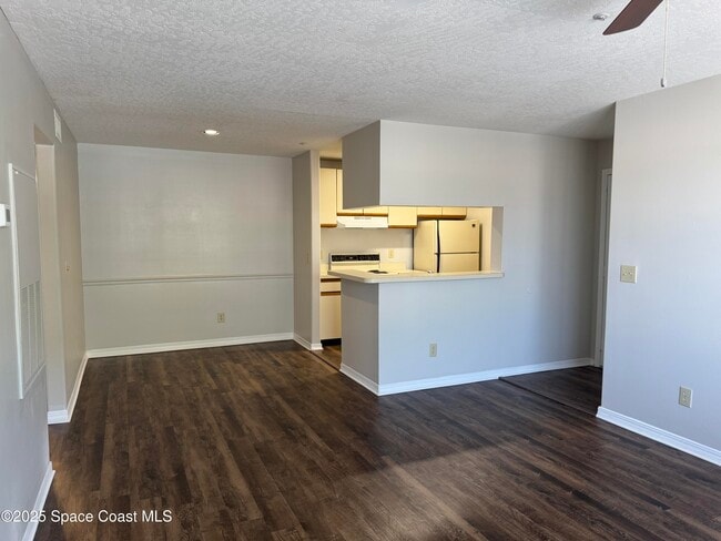 Building Photo - 7667 N Wickham Rd