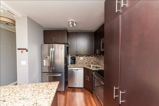 Foto del edificio - 2930 N Sheridan Rd