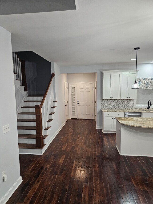 Building Photo - 1046 Grandset Dr