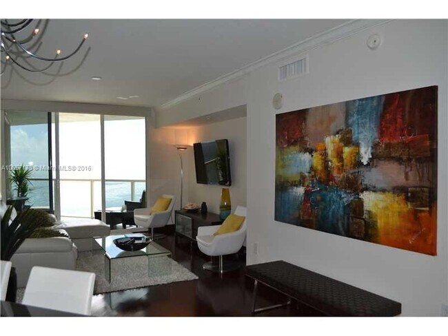Foto del edificio - 16699 Collins Ave