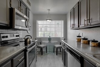 Building Photo - Woodstream Village