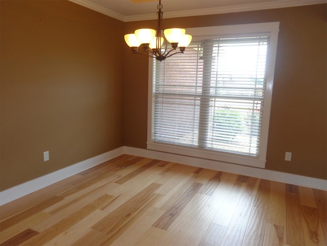 Building Photo - 107 Squirrel Hollow Dr
