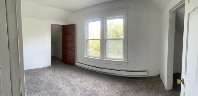Building Photo - 535 10th Ave