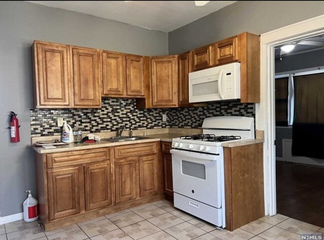 Building Photo - 234 Wallington Ave