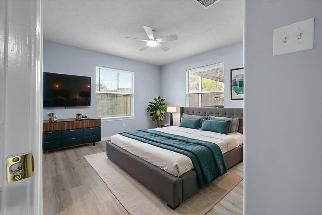 Building Photo - 914 Purdy