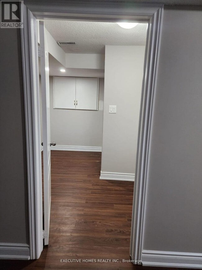 Photo du bâtiment - 114 Porchlight Rd