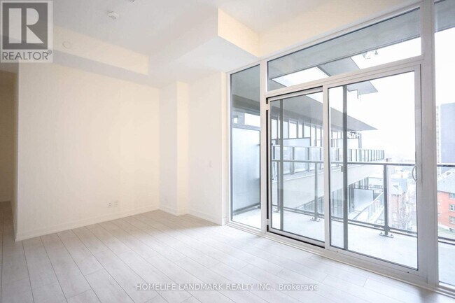 Photo du bâtiment - 270 Dufferin St