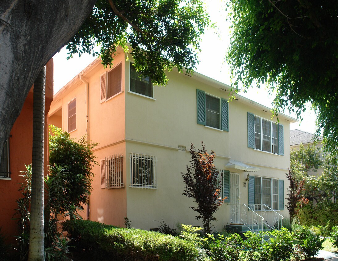 Building Photo - 844 N Sweetzer Ave