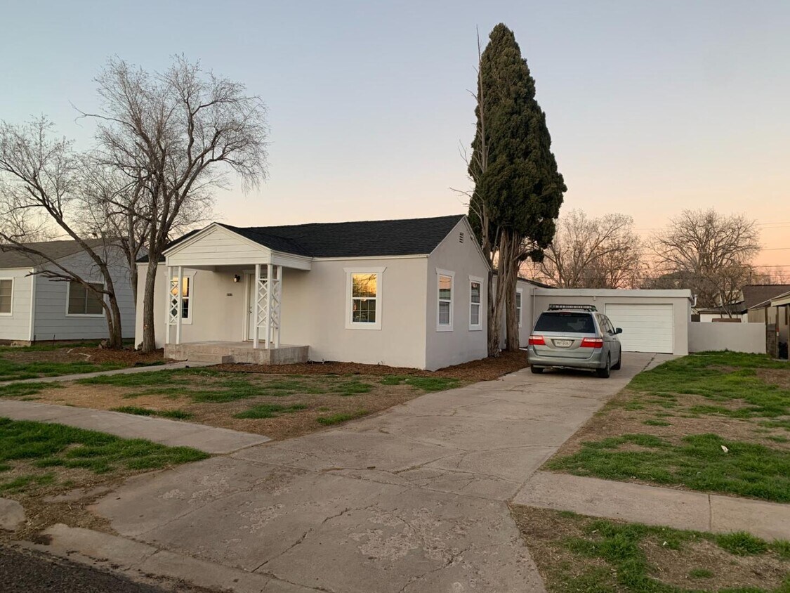 Foto principal - 1418 N Belmont Ave