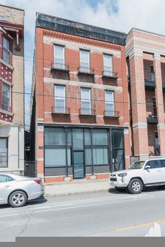 Foto del edificio - 2454 N Southport Ave