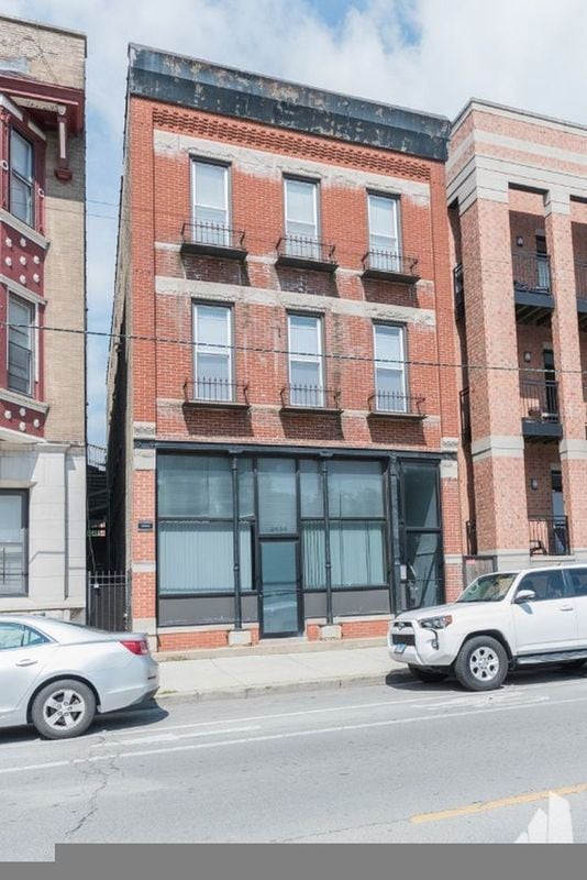 Building Photo - 2454 N Southport Ave