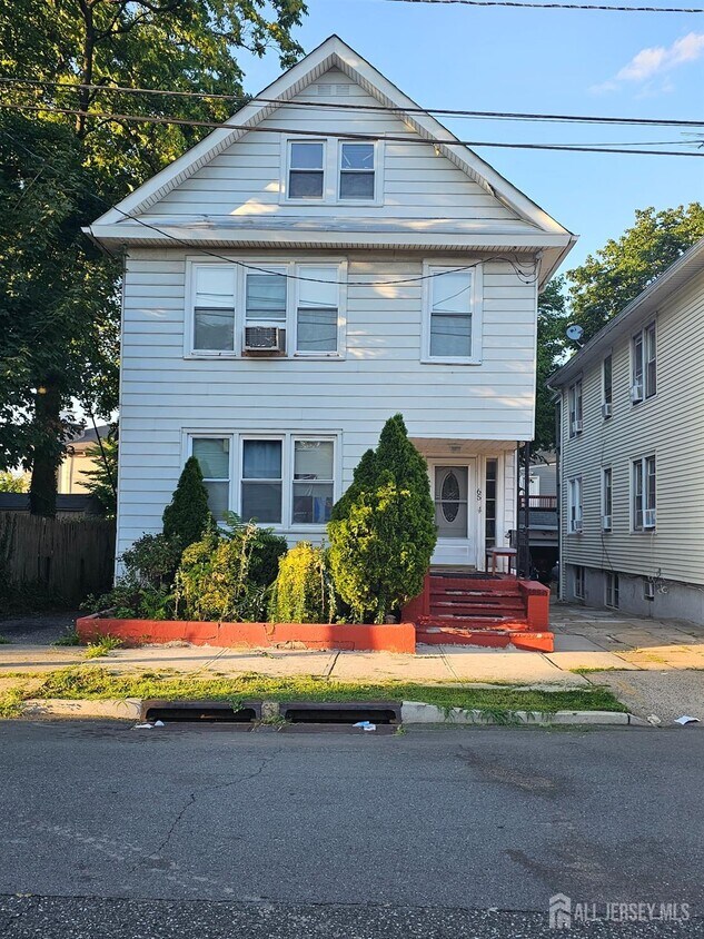 Primary Photo - 65 Hale St