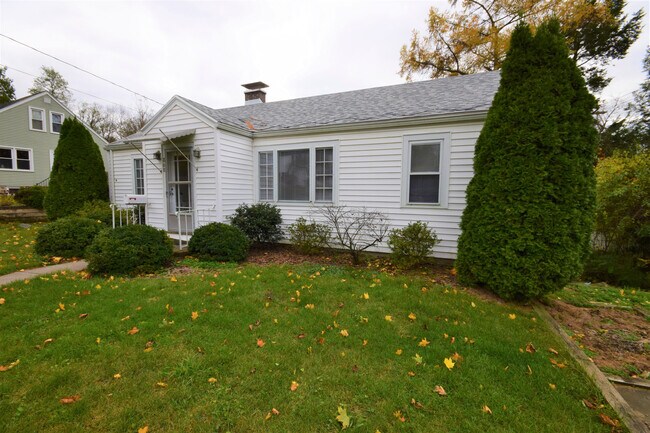 Foto del edificio - Professionals Only - 3 bedrooms 1 bath house