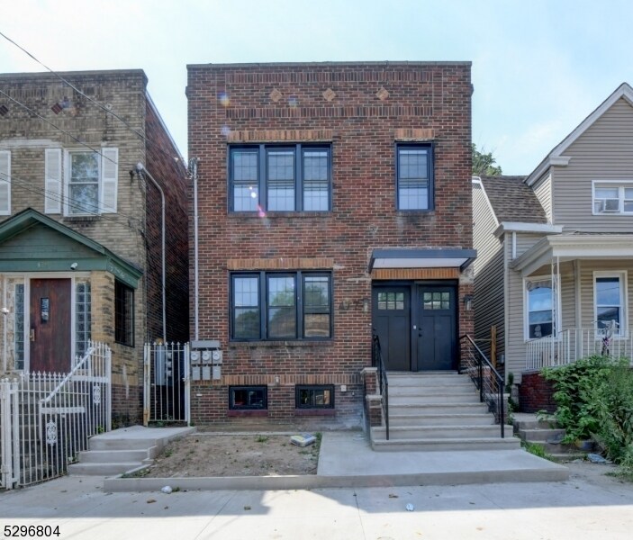 Primary Photo - 477 S 20th St