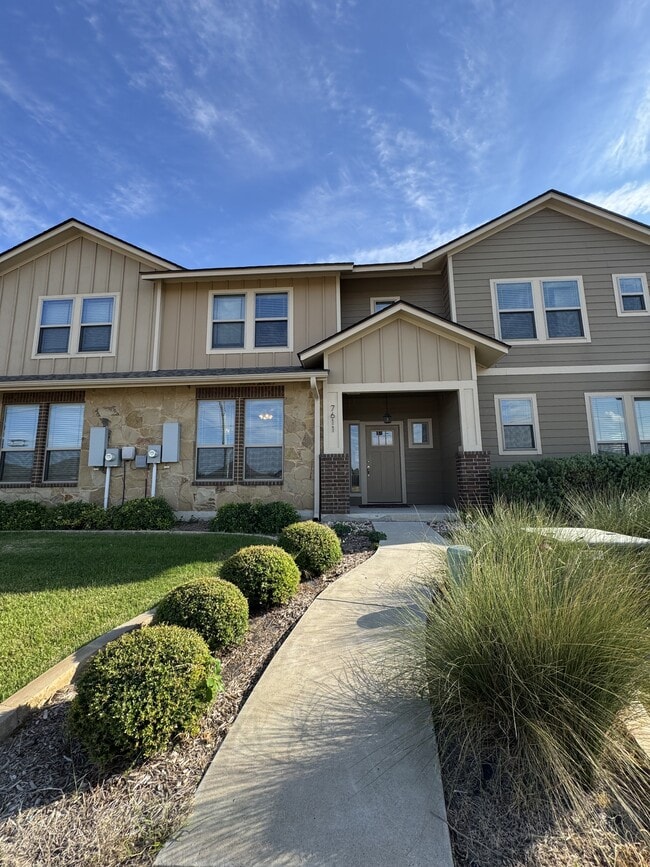 Building Photo - 7611 Stonehollow