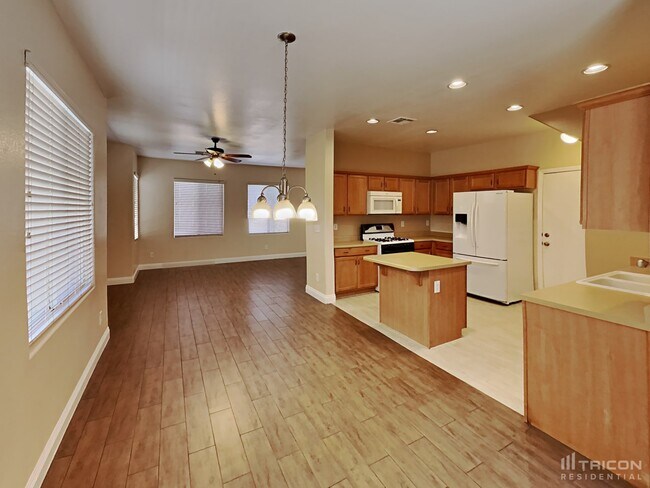 Foto del edificio - 719 Easter Lily Pl