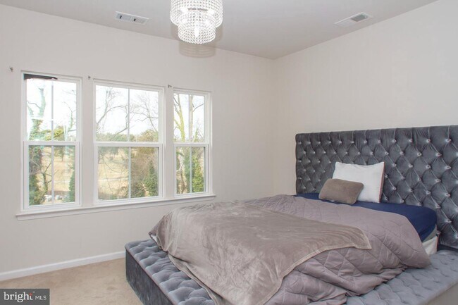 Building Photo - 132 Rebecca Hammond Ct