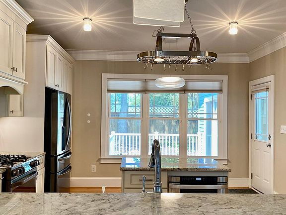 Building Photo - 305 Mallard Ave