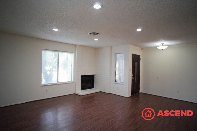Building Photo - Cozy Southwest 3 Bedroom 2 Bath Home Comin...