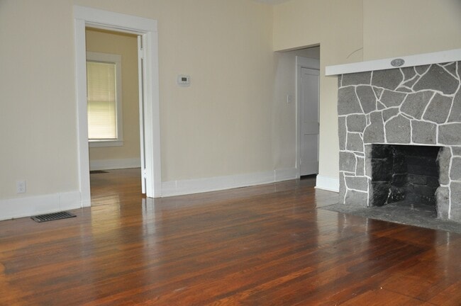 Building Photo - 1080 Duncan Ave