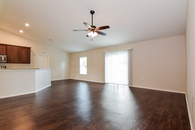 Building Photo - 2146 Mirasol Dr