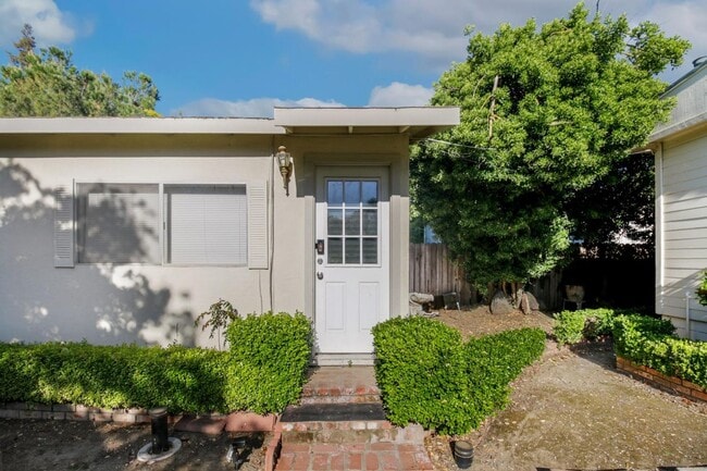 Building Photo - Pendegast House-ADU