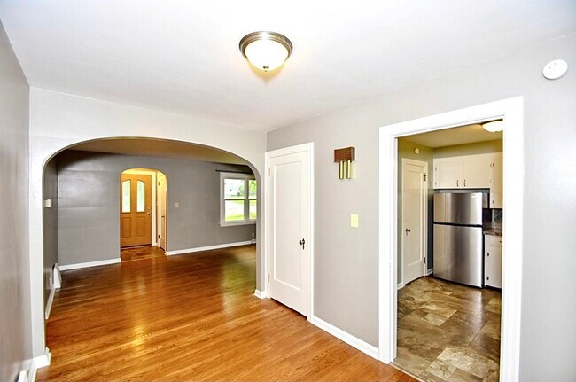 Building Photo - 3124 Woodland Ave NW