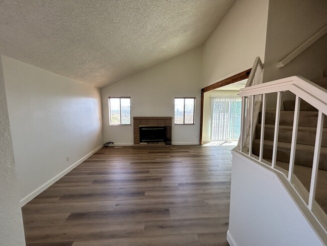 Building Photo - 3415 Ridgecrest Dr