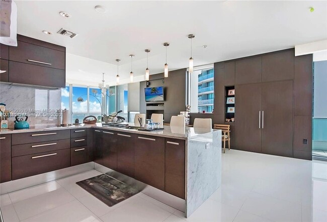 Building Photo - 900 Biscayne Blvd