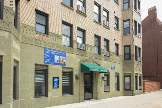 Building Photo - 555 W Arlington Pl