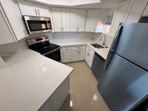 Building Photo - 8205 Lake Dr