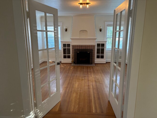 Foto del edificio - 2406 Cedar St