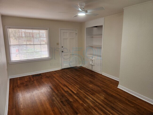 Foto del edificio - Elm, 200-202 N. Duplex