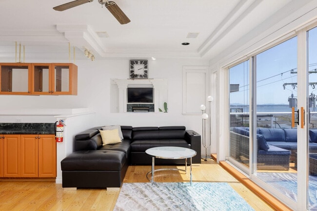 Building Photo - 15441 Marine Dr